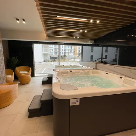 דירה Bursztynowy - Jacuzzi, Sauny, Sala Zabaw, Garaz, 400m Do Plazy Plaskie Zejscie *